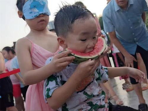 什么是蒙眼吃瓜,揭秘网络舆论背后的真相与偏见