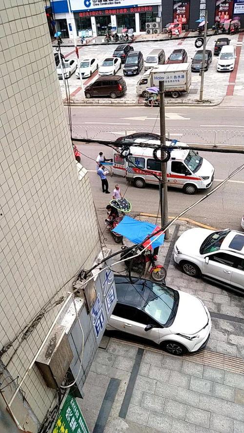 路上吃瓜出车祸,一场意外引发的反思