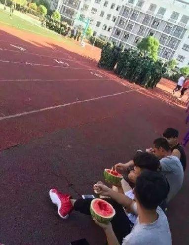 带你吃瓜军训,揭秘军训那些事儿