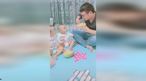 宝宝吃瓜的动作视频,可爱瞬间引网友热议